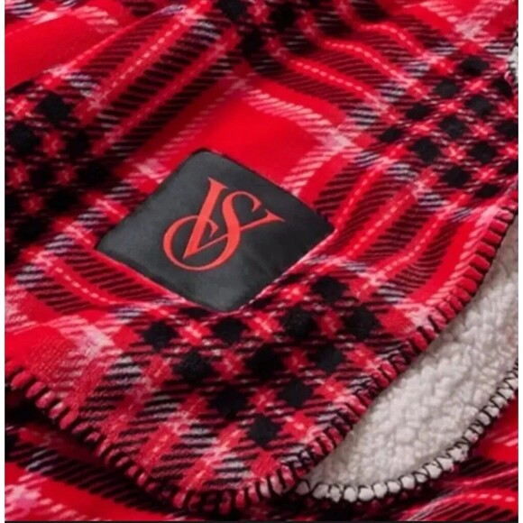 Victoria's Secret Other - Victoria's Secret Plush Sherpa Cozy Fleece Throw Blanket Red Plaid Holiday
